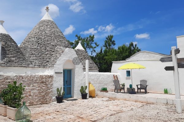 WHITE TRULLO HOUSE in Ceglie Messapica